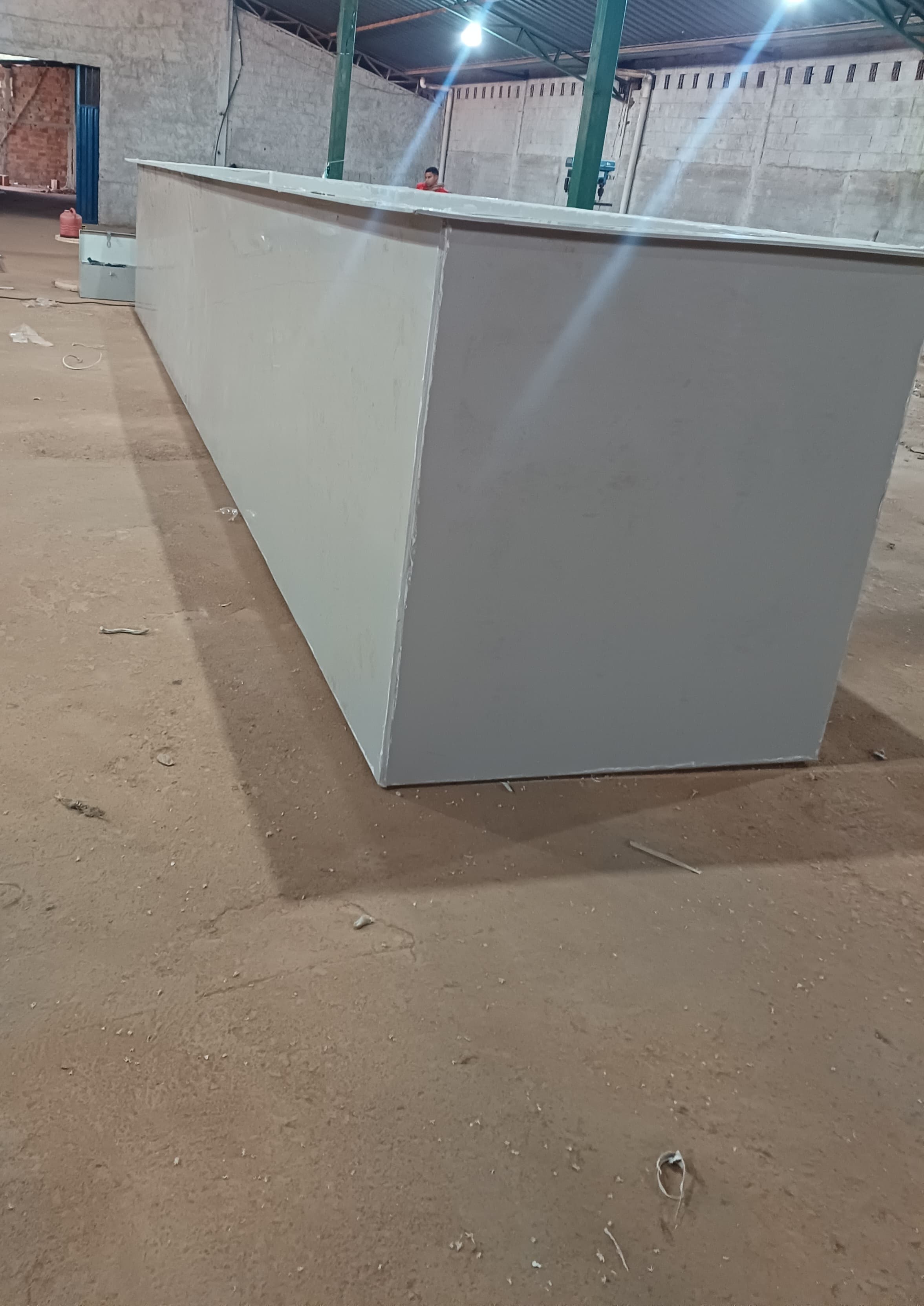 Conjunto de tanques prismáticos industriais